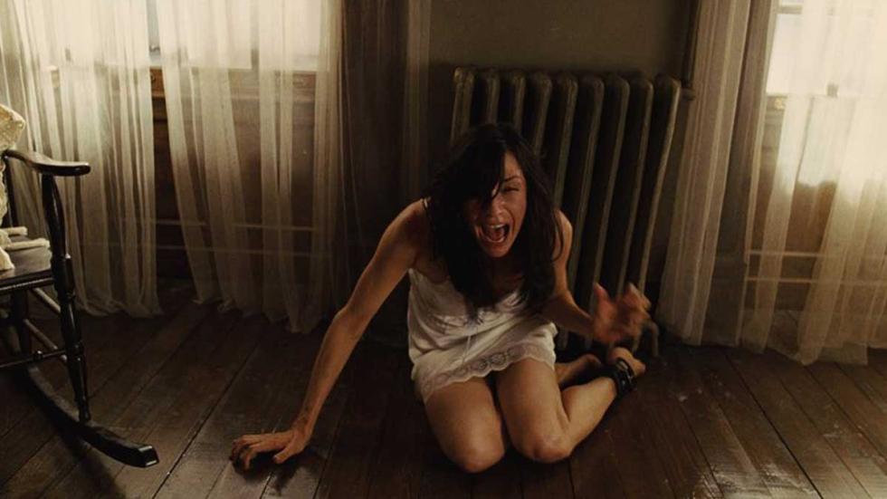 100 Feet woman on the floor screams