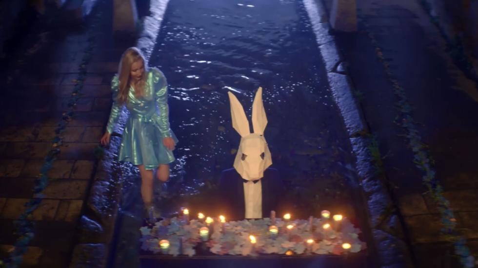 Alice reaches the white rabbit