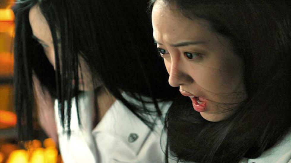 Bushinsaba (Ouija Board) woman looks on in fear