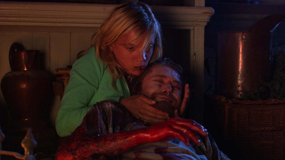 Dead End (Doodeind) woman holds injured man
