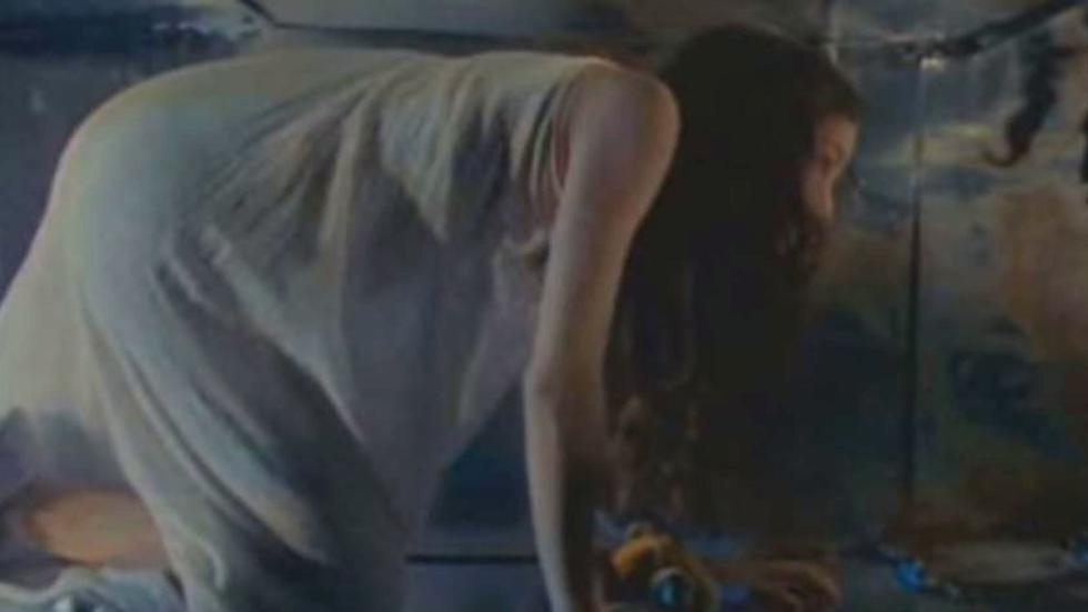 Delirium and the Dollman young girl crawls through a vent under her bed