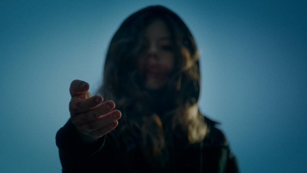 She and the Darkness Come to me