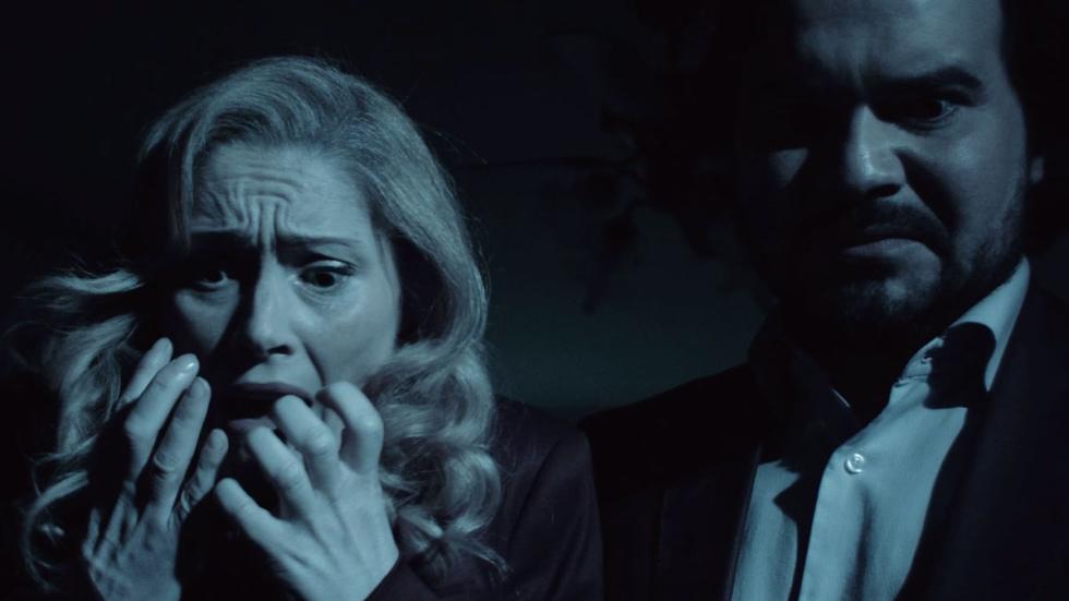 La Cena (The Supper) film still couple looking at something shockingly