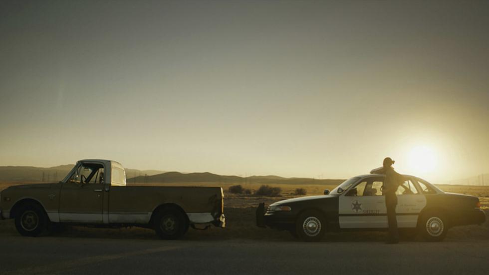 Luna cop pulled truck over on the side of the road