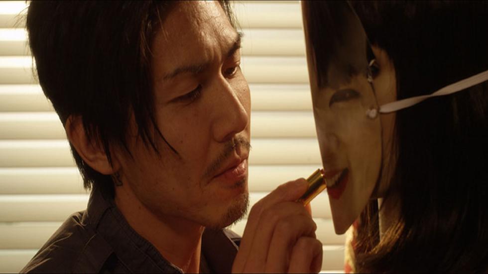 Perfect (Wan Mei) film still man applies lipstick to masked mannequin