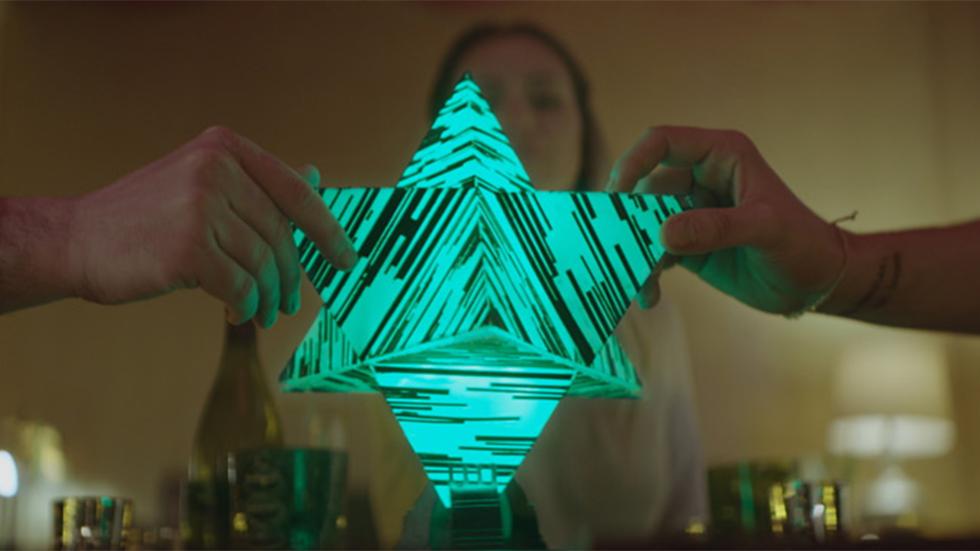 Young Liars film still People holding a glowing star